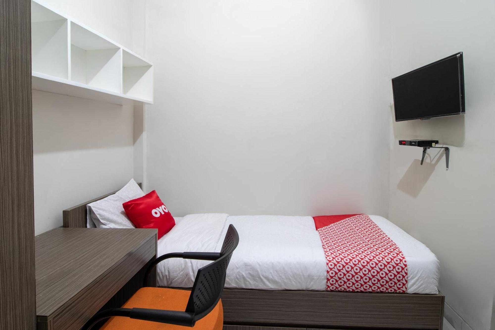Oyo 3253 Sofia Residence Telukjambe Экстерьер фото