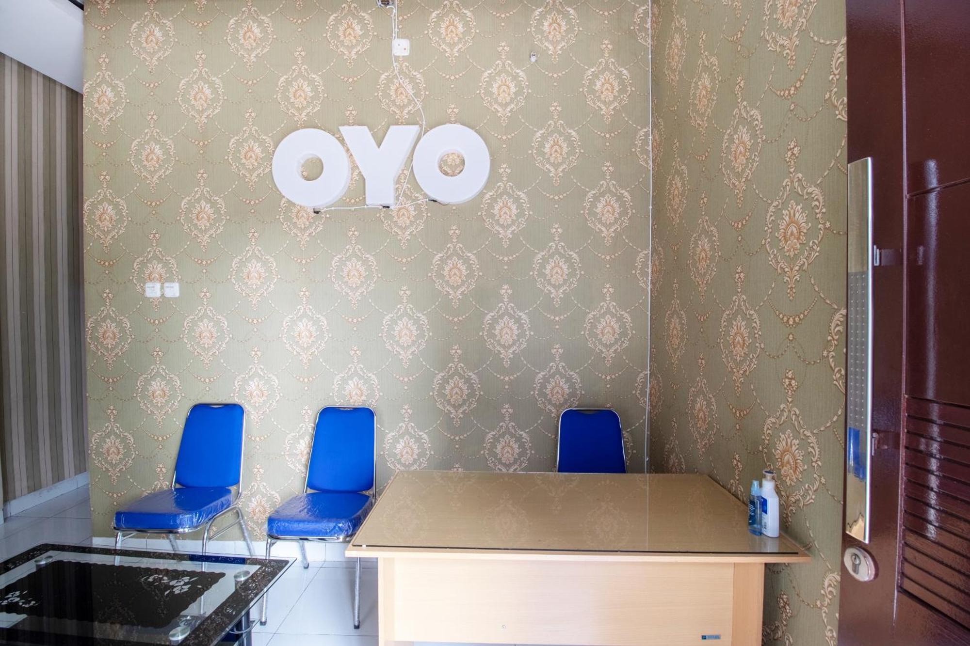 Oyo 3253 Sofia Residence Telukjambe Экстерьер фото