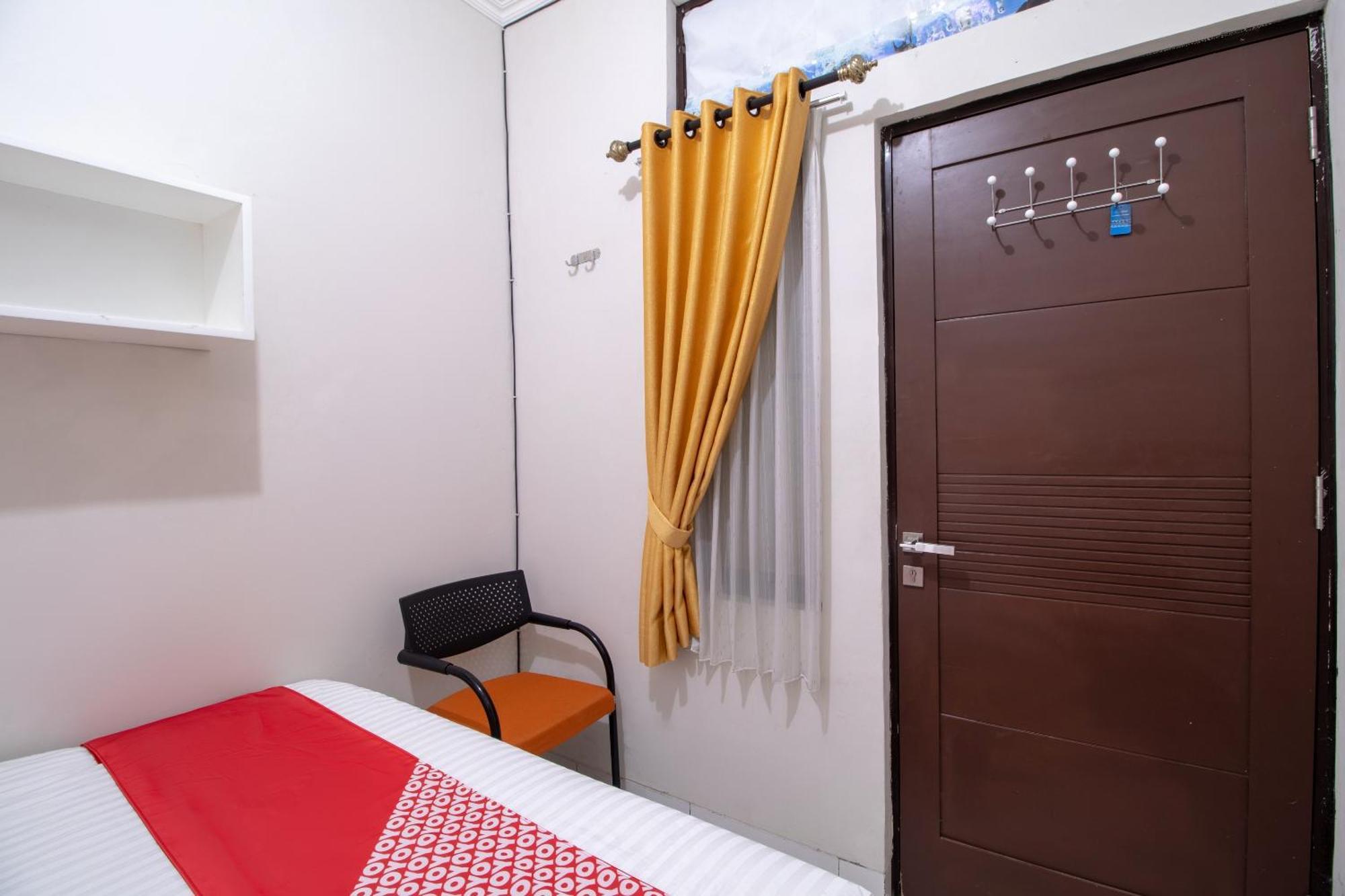 Oyo 3253 Sofia Residence Telukjambe Экстерьер фото