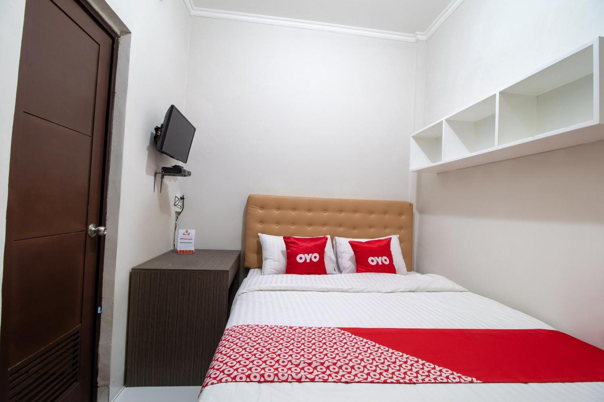 Oyo 3253 Sofia Residence Telukjambe Экстерьер фото