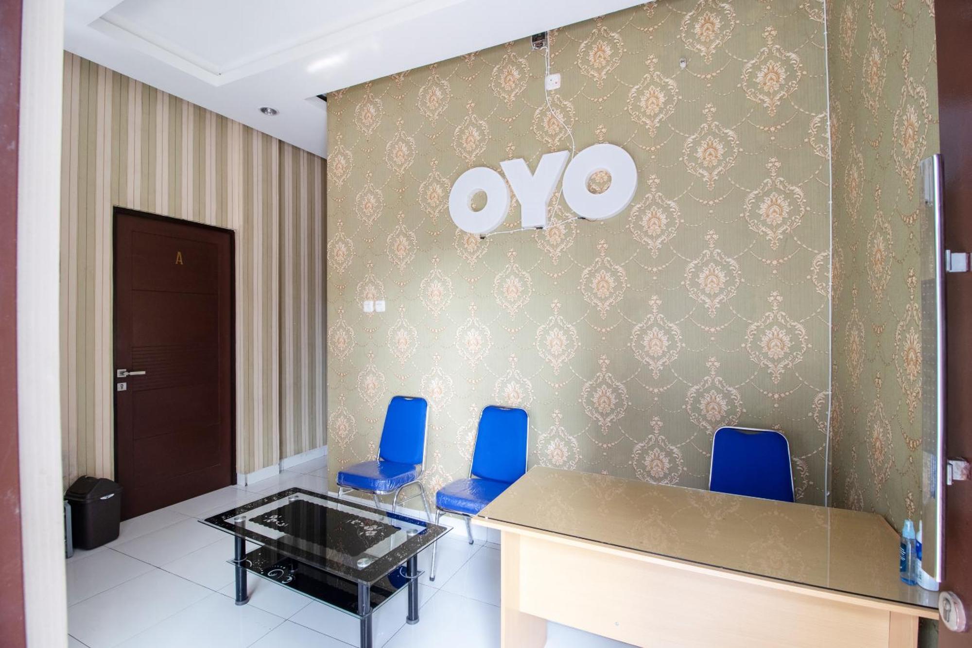 Oyo 3253 Sofia Residence Telukjambe Экстерьер фото