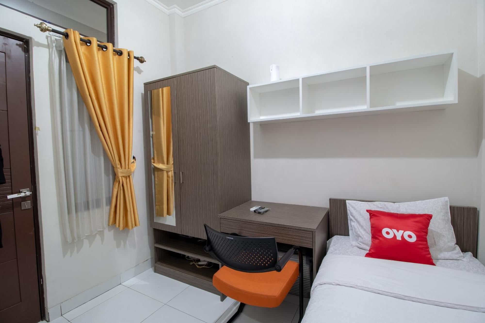 Oyo 3253 Sofia Residence Telukjambe Экстерьер фото