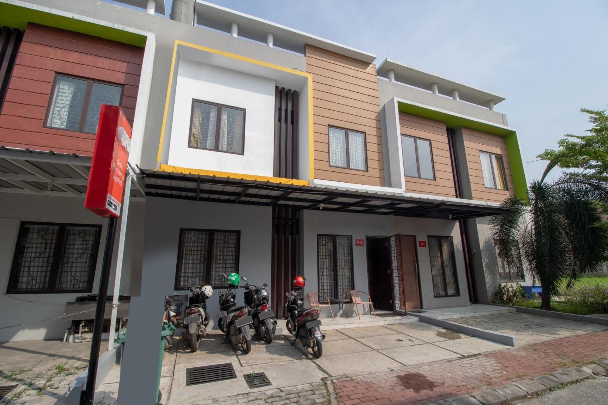 Oyo 3253 Sofia Residence Telukjambe Экстерьер фото